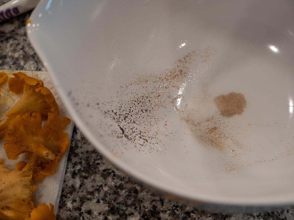 Soak or Rinse How to Clean Chanterelles Feral Foraging